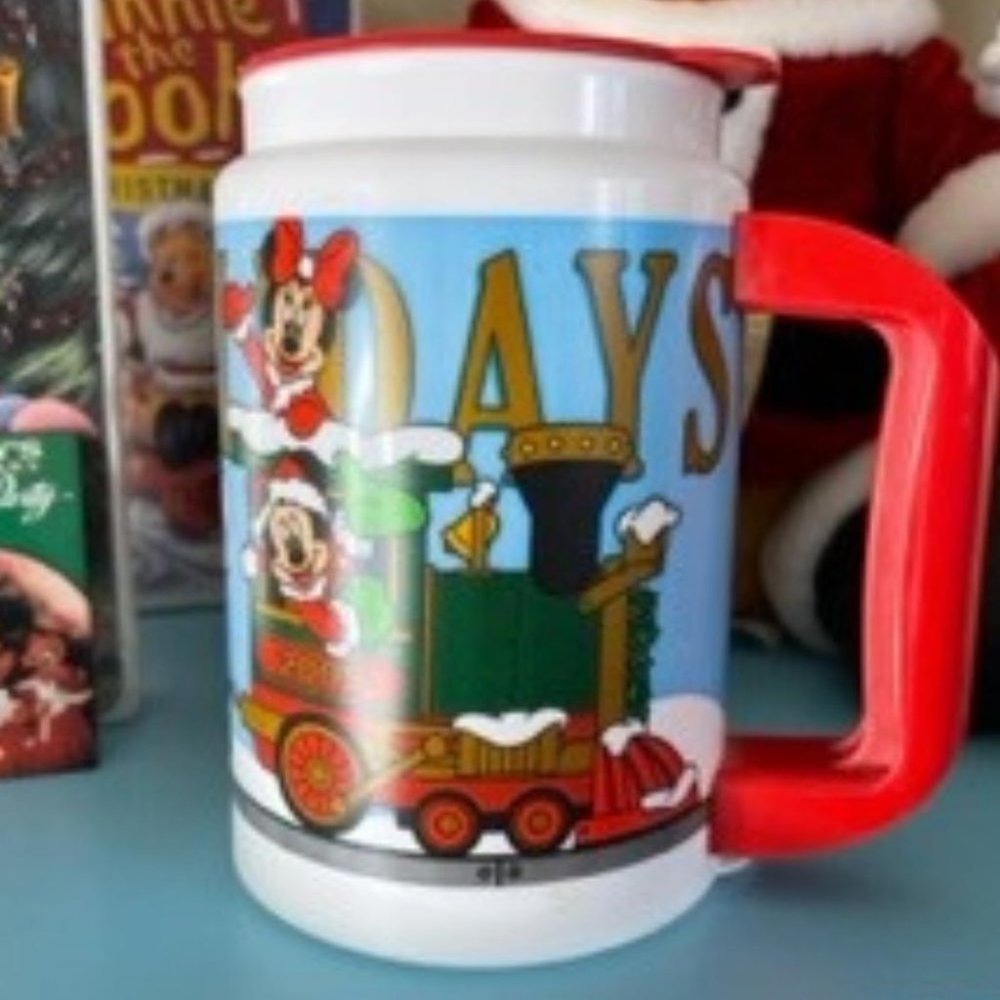 2005‎ DISNEY HOLIDAY MUG